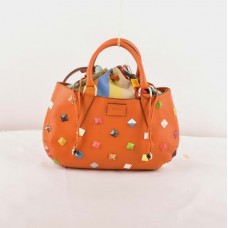 Torebka średniej wielkości Fendi B Fab Studded Orange Ferrari Leather z wielokolorowymi zdobieniami i rączką u góry