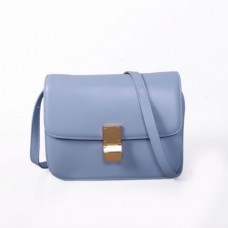 Celine Classic Box Torebka z klapką ze skóry cielęcej w kolorze lodowoniebieskim Celine Classic Box Torebka z klapką ze skóry cielęcej w kolorze lodowoniebieskim