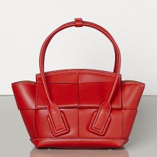 Torebka Bottega Veneta Mini Arco 29 z czerwonej plecionej skóry cielęcej