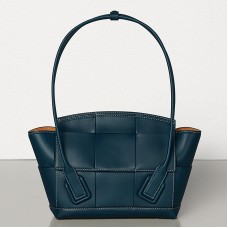 Torba Bottega Veneta Arco 33 Intrecciato z granatowej skóry cielęcej