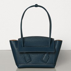 Torebka Bottega Veneta Arco 33 z niebieskiej ziarnistej skóry cielęcej