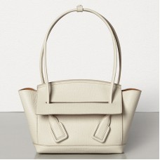 Torebka Bottega Veneta Arco 33 z białej ziarnistej skóry cielęcej