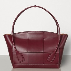 Torba Bottega Veneta Arco 48 Intrecciato z bordowej skóry cielęcej