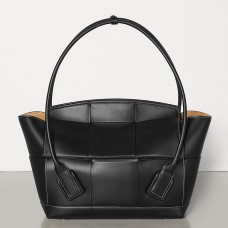 Torba Bottega Veneta Medium Arco 48 Intrecciato z czarnej skóry cielęcej