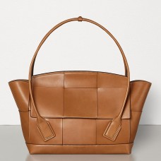 Torba Bottega Veneta Arco 48 Intrecciato z brązowej skóry cielęcej
