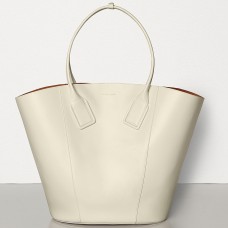 Torba Bottega Veneta Medium Basket Tote z białej skóry cielęcej Torba Bottega Veneta Medium Basket Tote z białej skóry cielęcej