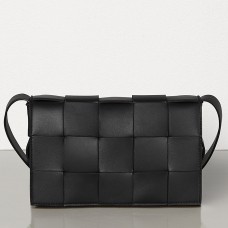 Torba kasetowa Bottega Veneta z czarnej skóry jagnięcej