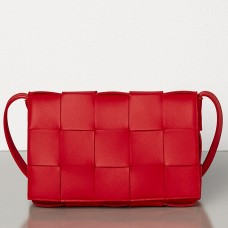 Torba kasetowa Bottega Veneta z czerwonej skóry jagnięcej