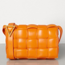 Torba kasetowa Bottega Veneta z wyściółką ze skóry cielęcej w kolorze pomarańczowym