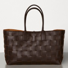 Torba Bottega Veneta Medium Tote w kolorze ciemnobrązowym, o splocie maxi Torba Bottega Veneta Medium Tote w kolorze ciemnobrązowym, o splocie maxi