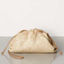 Bottega Veneta The Pouch 20 Clutch w beżowej skórze Craquele Bottega Veneta The Pouch 20 Clutch w beżowej skórze Craquele