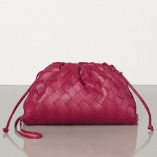 Kopertówka Bottega Veneta The Pouch 20 ze skóry jagnięcej Amaranto Intrecciato