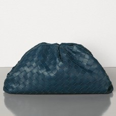Bottega Veneta Kopertówka typu Pouch z ciemnoniebieskiej skóry Intrecciato Bottega Veneta Kopertówka typu Pouch z ciemnoniebieskiej skóry Intrecciato