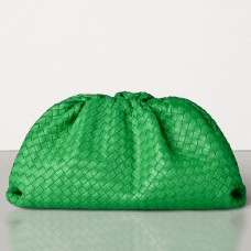 Bottega Veneta Kopertówka typu Pouch z zielonej skóry Intrecciato Bottega Veneta Kopertówka typu Pouch z zielonej skóry Intrecciato