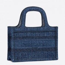 Torba Dior Mini Book Tote z niebieskiego denimu z płótna oblique Torba Dior Mini Book Tote z niebieskiego denimu z płótna oblique
