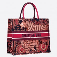 Torba Dior Book Tote z płótna w kolorze fuksji z haftowanymi zwierzętami Torba Dior Book Tote z płótna w kolorze fuksji z haftowanymi zwierzętami