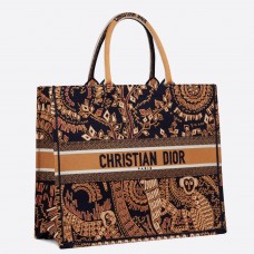 Torba Dior Book Tote z pomarańczowego płótna z haftowanymi zwierzętami Torba Dior Book Tote z pomarańczowego płótna z haftowanymi zwierzętami