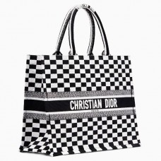 Torba na książki Dior z haftem w kratkę Torba na książki Dior z haftem w kratkę