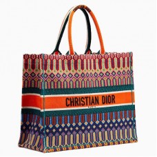 Torba na książki Dior z wielokolorowego haftowanego płótna Torba na książki Dior z wielokolorowego haftowanego płótna