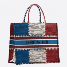 Torba Dior Book Tote z płótna z haftowaną flagą francuską Torba Dior Book Tote z płótna z haftowaną flagą francuską