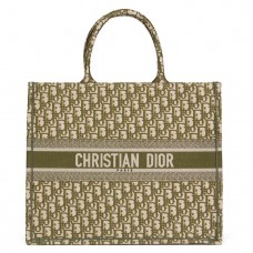 Torba Dior Book Tote z zielonego płótna z haftem ukośnym Torba Dior Book Tote z zielonego płótna z haftem ukośnym