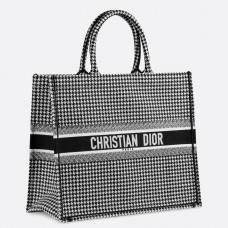 Torba typu tote Dior Book z płótna z haftem w pepitkę Torba typu tote Dior Book z płótna z haftem w pepitkę