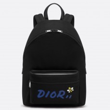 Plecak Dior X Kaws z czarnego nylonu z niebieskim logo Dior Plecak Dior X Kaws z czarnego nylonu z niebieskim logo Dior