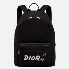 Plecak Dior X Kaws z czarnego nylonu z białym logo Dior Plecak Dior X Kaws z czarnego nylonu z białym logo Dior
