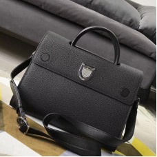 Torba Dior Diorever ze skóry cielęcej w kolorze czarnym Torba Dior Diorever ze skóry cielęcej w kolorze czarnym