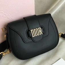 Torba siodłowa Dior D-Fence z czarnej skóry cielęcej Torba siodłowa Dior D-Fence z czarnej skóry cielęcej