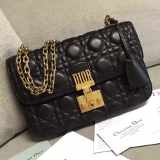 Torebka Dior Dioraddict Flap Bag z czarnej skóry jagnięcej Torebka Dior Dioraddict Flap Bag z czarnej skóry jagnięcej