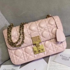 Torebka Dior Dioraddict Flap Bag z różowej skóry jagnięcej Torebka Dior Dioraddict Flap Bag z różowej skóry jagnięcej