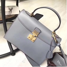 Torba Dior DiorAddict w jasnoniebieskiej skórze cielęcej Torba Dior DiorAddict w jasnoniebieskiej skórze cielęcej