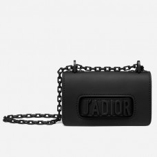 Torebka Dior Mini J'Adior w kolorze czarnym, ultramatowym, ze skóry cielęcej Torebka Dior Mini J'Adior w kolorze czarnym, ultramatowym, ze skóry cielęcej