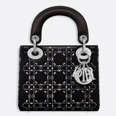 Torebka satynowa Dior Mini Lady Dior z kryształkami i łańcuszkiem Torebka satynowa Dior Mini Lady Dior z kryształkami i łańcuszkiem