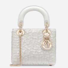 Torebka Dior Lady Dior Mini na łańcuszku z białej, falistej, marszczonej skóry jagnięcej Torebka Dior Lady Dior Mini na łańcuszku z białej, falistej, marszczonej skóry jagnięcej