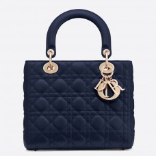 Dior Średnia torebka Lady Dior ze skóry jagnięcej Cannage w kolorze indygo Dior Średnia torebka Lady Dior ze skóry jagnięcej Cannage w kolorze indygo