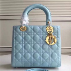 Torebka Dior Lady Dior Medium w lakierowanej skórze Celeste Torebka Dior Lady Dior Medium w lakierowanej skórze Celeste