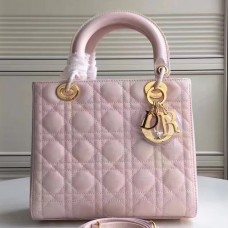 Torebka Dior Medium Lady Dior w kolorze różowej lakierowanej skóry Torebka Dior Medium Lady Dior w kolorze różowej lakierowanej skóry