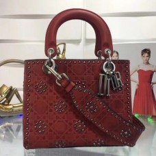 Torebka Dior Lady Dior Medium z czerwonej skóry cielęcej z ćwiekami Torebka Dior Lady Dior Medium z czerwonej skóry cielęcej z ćwiekami