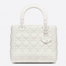 Torebka Dior Medium Lady Dior w kolorze białym, ultramatowym, ze skóry cielęcej Torebka Dior Medium Lady Dior w kolorze białym, ultramatowym, ze skóry cielęcej