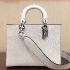 Duża torebka Dior Lady Dior z białej kanionowej skóry jagnięcej o fakturze ziarnistej