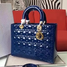 Duża torebka Dior Lady Dior w kolorze niebieskim ze skóry lakierowanej Duża torebka Dior Lady Dior w kolorze niebieskim ze skóry lakierowanej