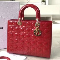 Duża torebka Dior Lady Dior w kolorze czerwonym ze skóry lakierowanej Duża torebka Dior Lady Dior w kolorze czerwonym ze skóry lakierowanej