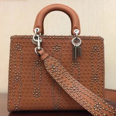 Duża torebka Dior Lady Dior z brązowej skóry cielęcej z ćwiekami