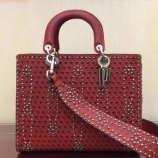 Duża torebka Dior Lady Dior ze skóry cielęcej z ćwiekami w kolorze czerwonym