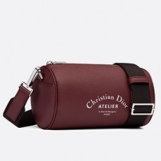 Dior Roller Pouch z bordowej skóry cielęcej o fakturze licowej Dior Roller Pouch z bordowej skóry cielęcej o fakturze licowej